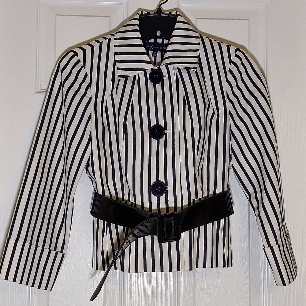 ANNE KLEIN | 2P Black/White Striped 3/4 Sleeve Jacket & Patent Leather Belt